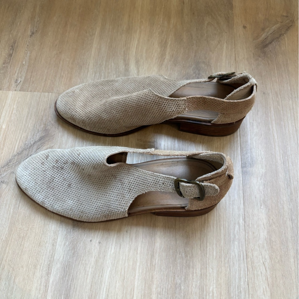 Crown Vintage Beige Textured Low Heels